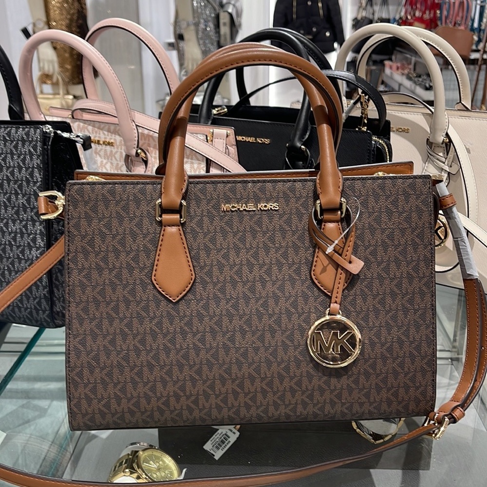 Michael Kors Sheila Medium Center Zip Satchel Bag
Color: Brown
NWT